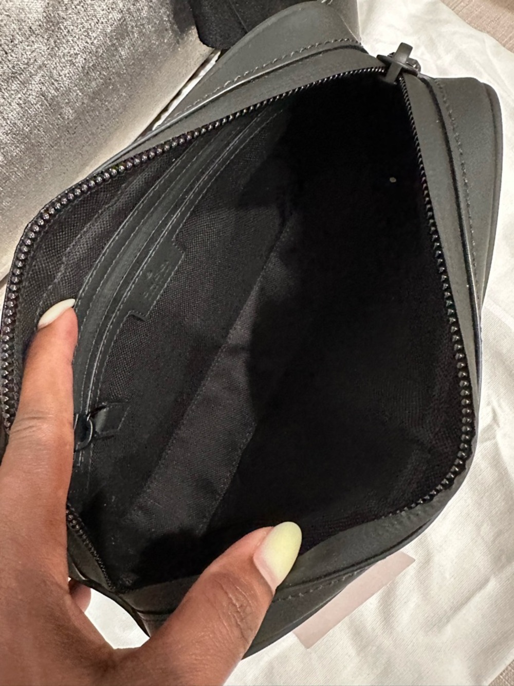 GUCCI RUBBER EFFECT GG BELT BAG - Picture 8 of 11